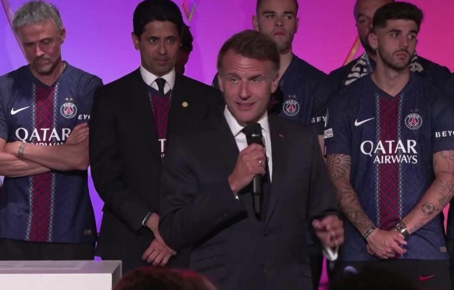 Foot: Macron juge "inqualifiables" les violences qui ont suivi à Paris la victoire du PSG