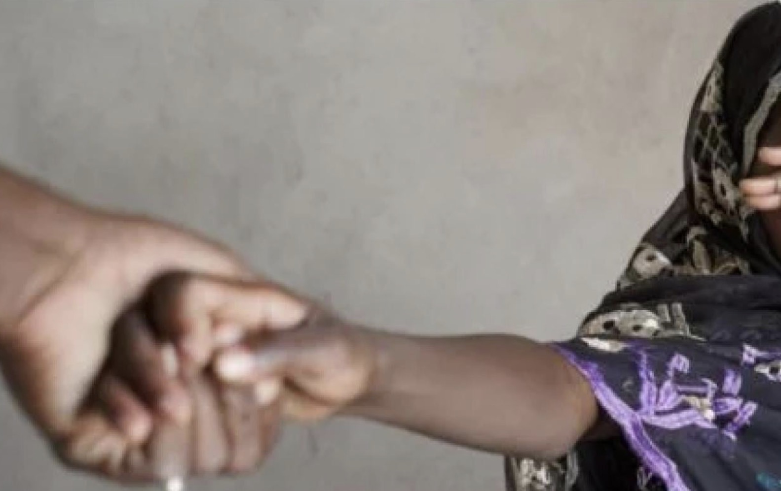 Malika : le menuisier attire la fille de 11 ans, la déshabille et lui impose des…