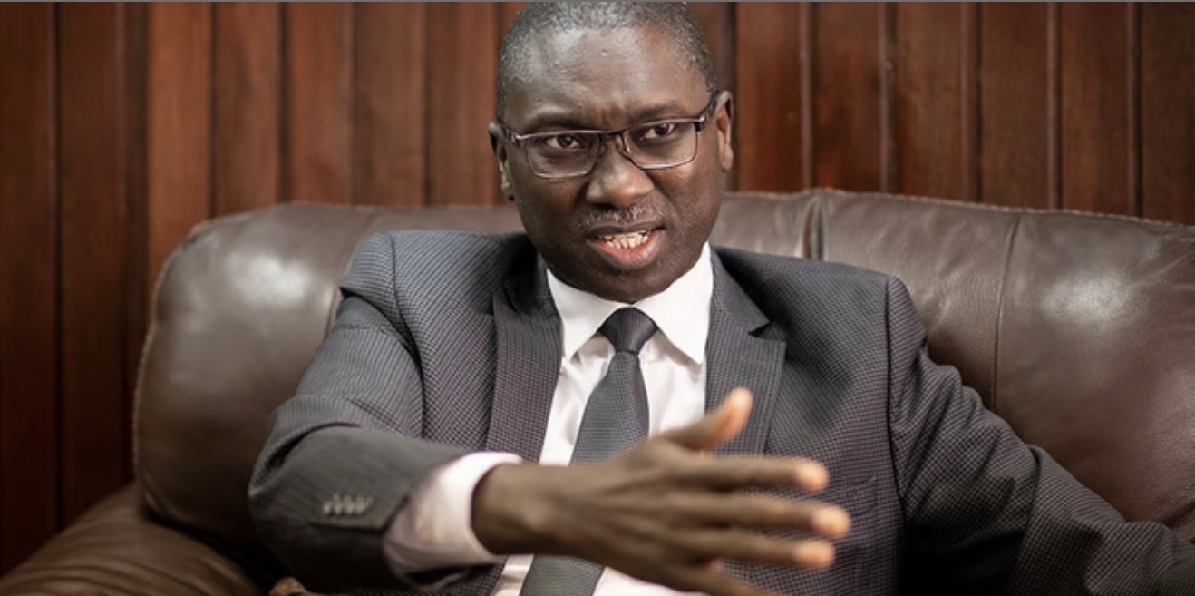 Affaire Ismaila Madior Fall : la justice confirme le maintien du bracelet électronique de l’ancien ministre