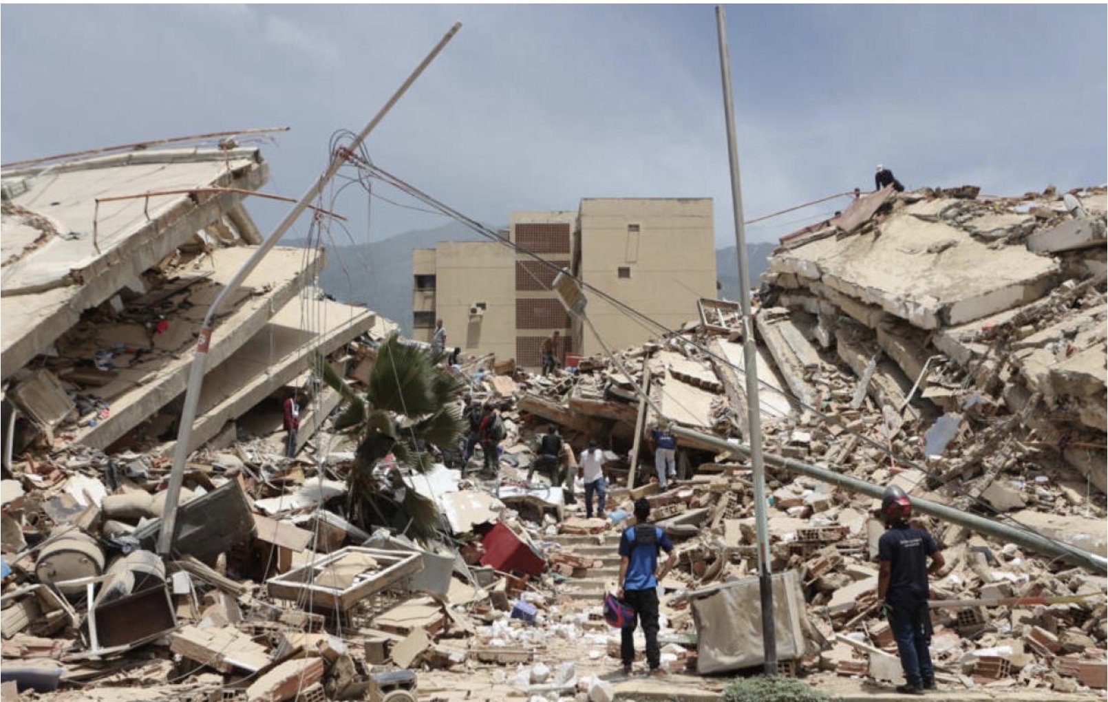 Séismes au Venezuela: au moins 920 morts et 50.000 disparus, l'Etat de La Guaira "militarisé"