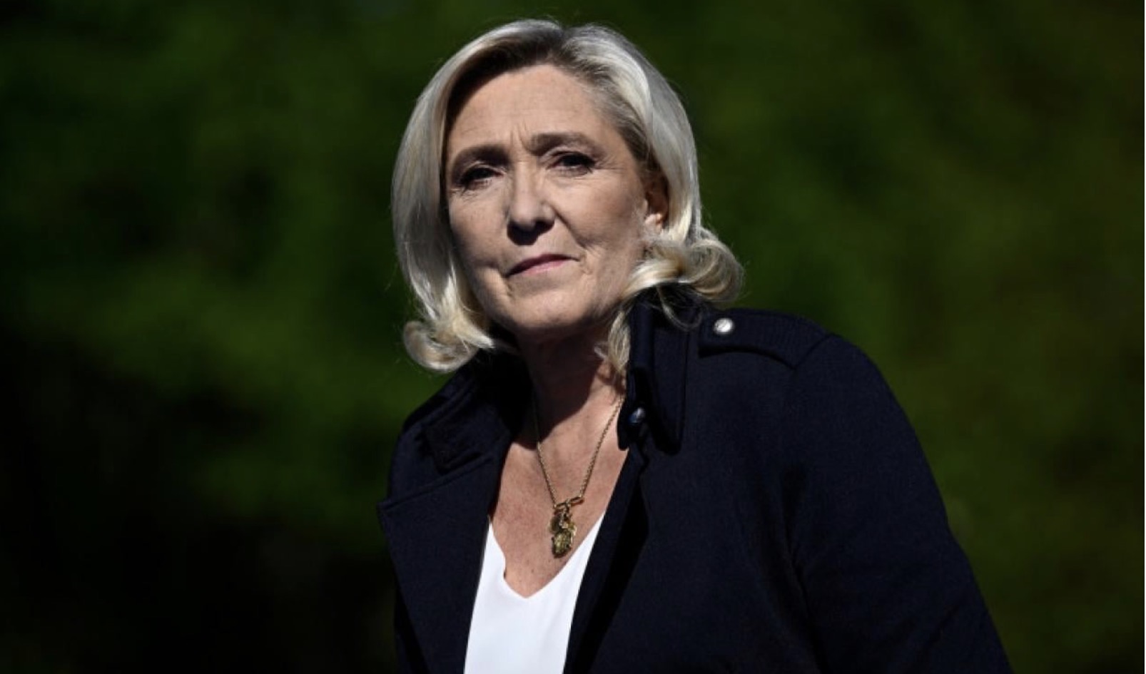 Marine Le Pen, condamnée à 15 mois ferme d’inéligibilité, peut a priori être candidate à la présidentielle