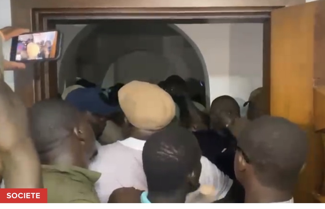 Passation de service à la LONASE : Des journalistes interdits d'accès à la salle, vive tension sur les lieux
