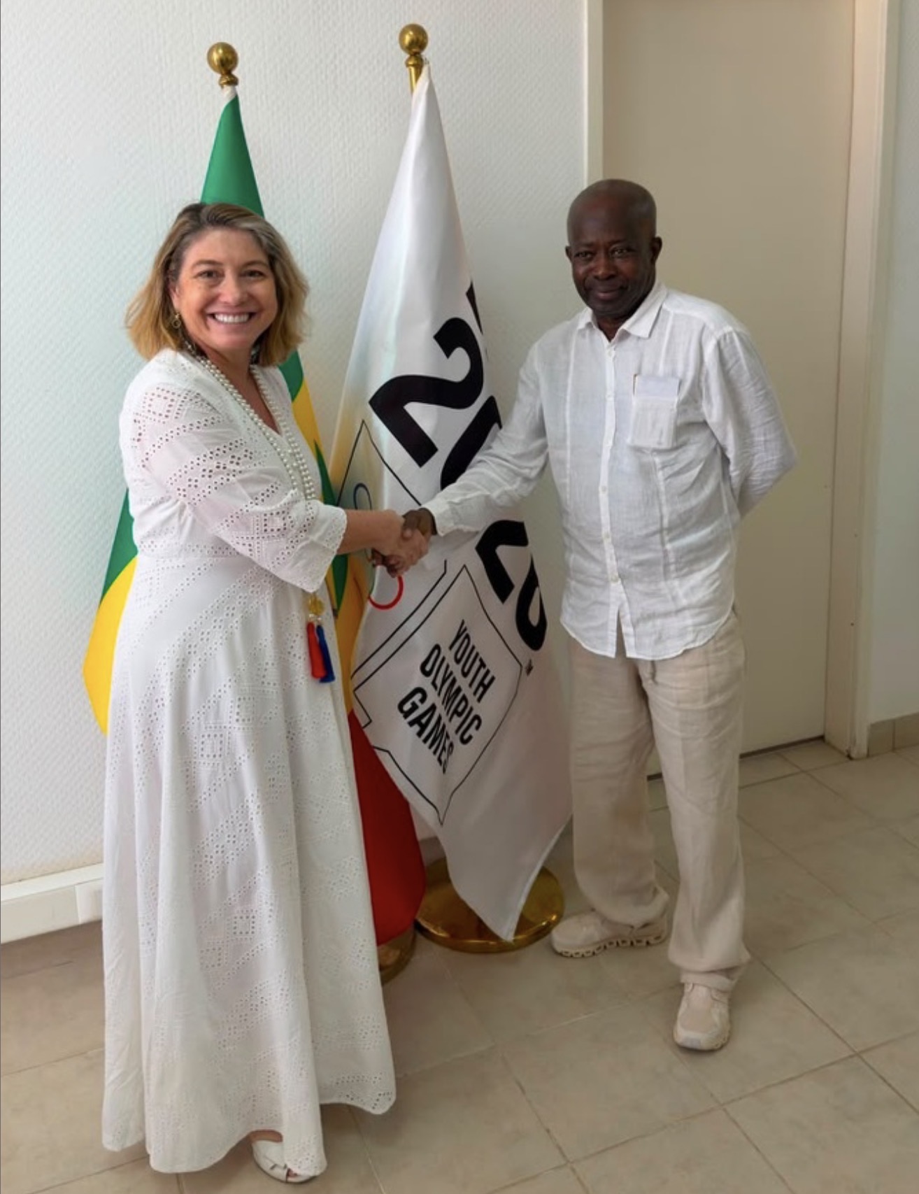 Christine Farges en visite à KER AYO : un échange autour de la créativité et de l’engagement de la jeunesse sénégalaise