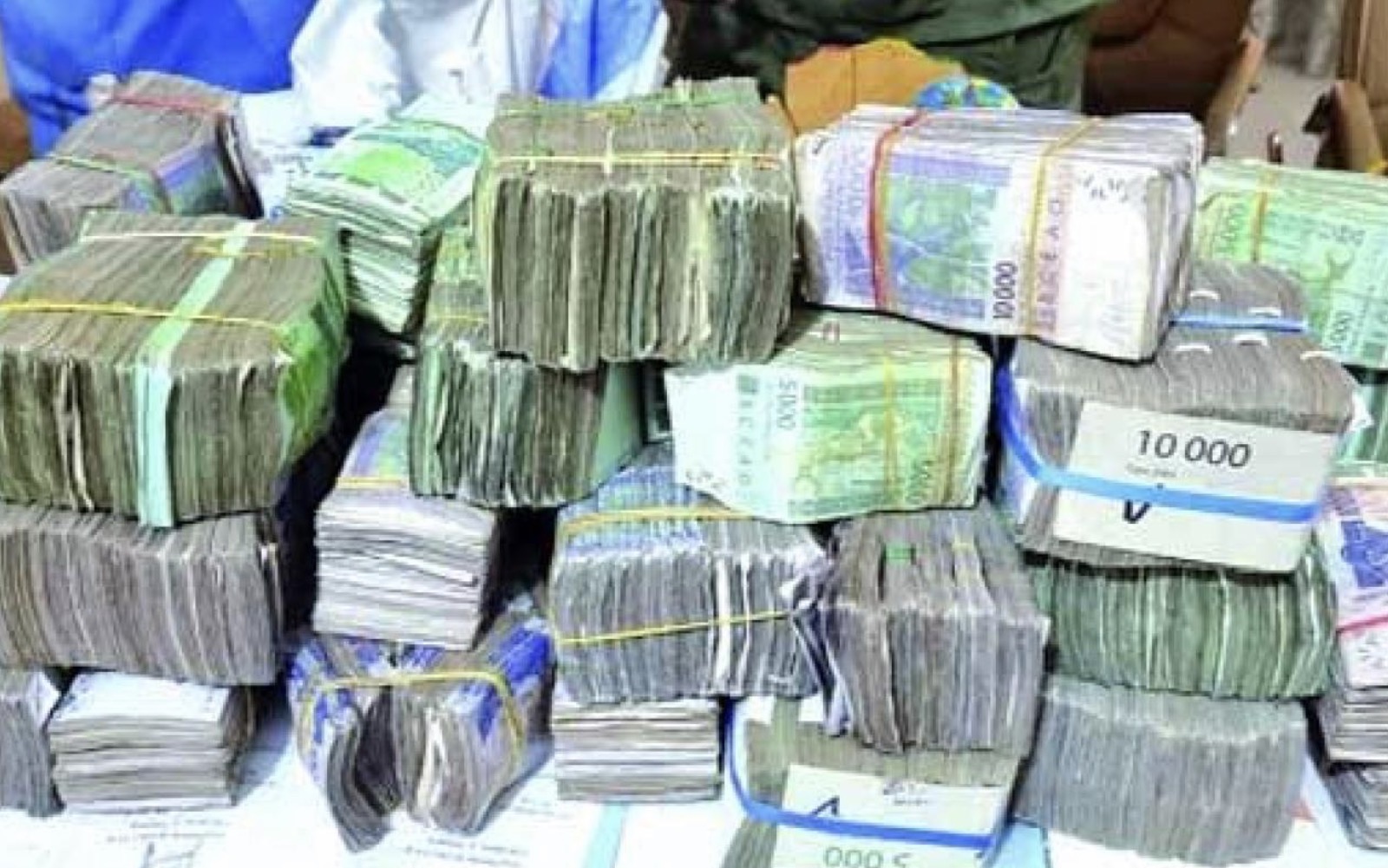 Arnaque financière à Ngaparou : 8,2 millions FCFA volatilisés après un coup de fil WhatsApp