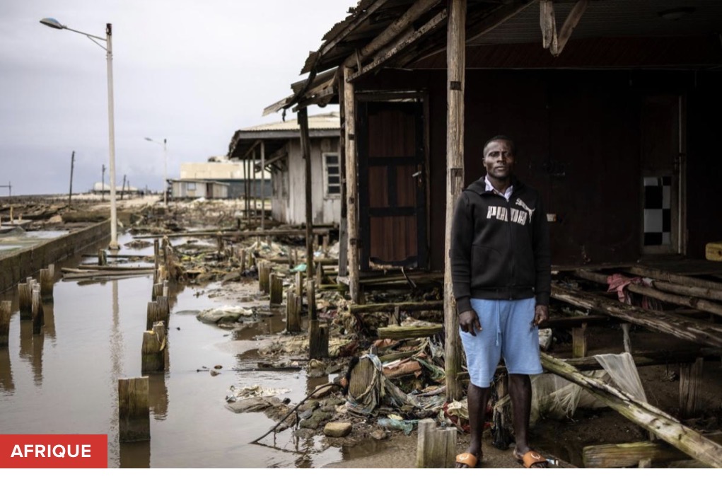 Dans le sud du Nigeria, les habitants d'Ayetoro assistent à l'engloutissement de leur village par l'Atlantique