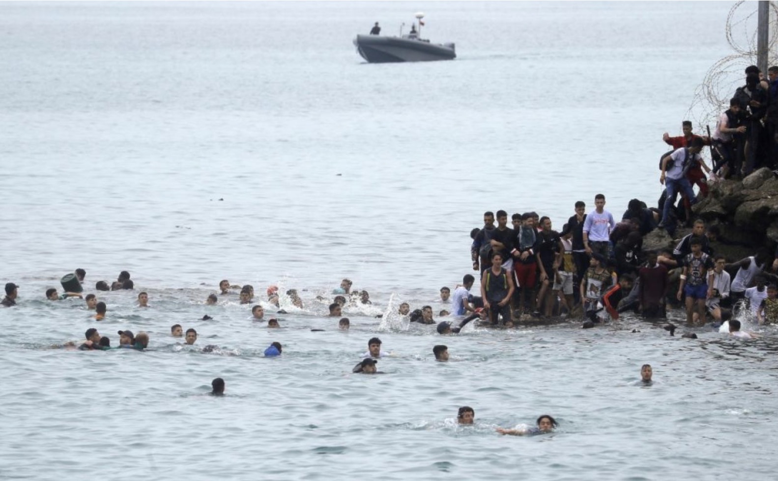L’Espagne via le Maroc à la nage : quatre Sénégalais, dont une jeune femme, racontent leur calvaire dans l’eau