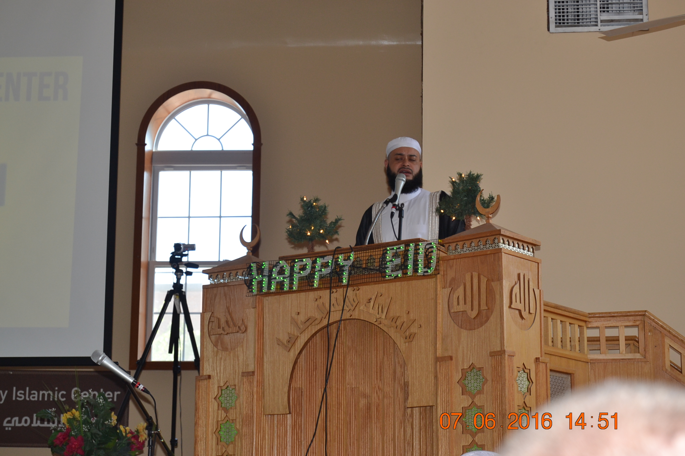 La communauté musulmane de New Jersey à célébré l' Eid Mubarack ce mercredi à Hackensack.