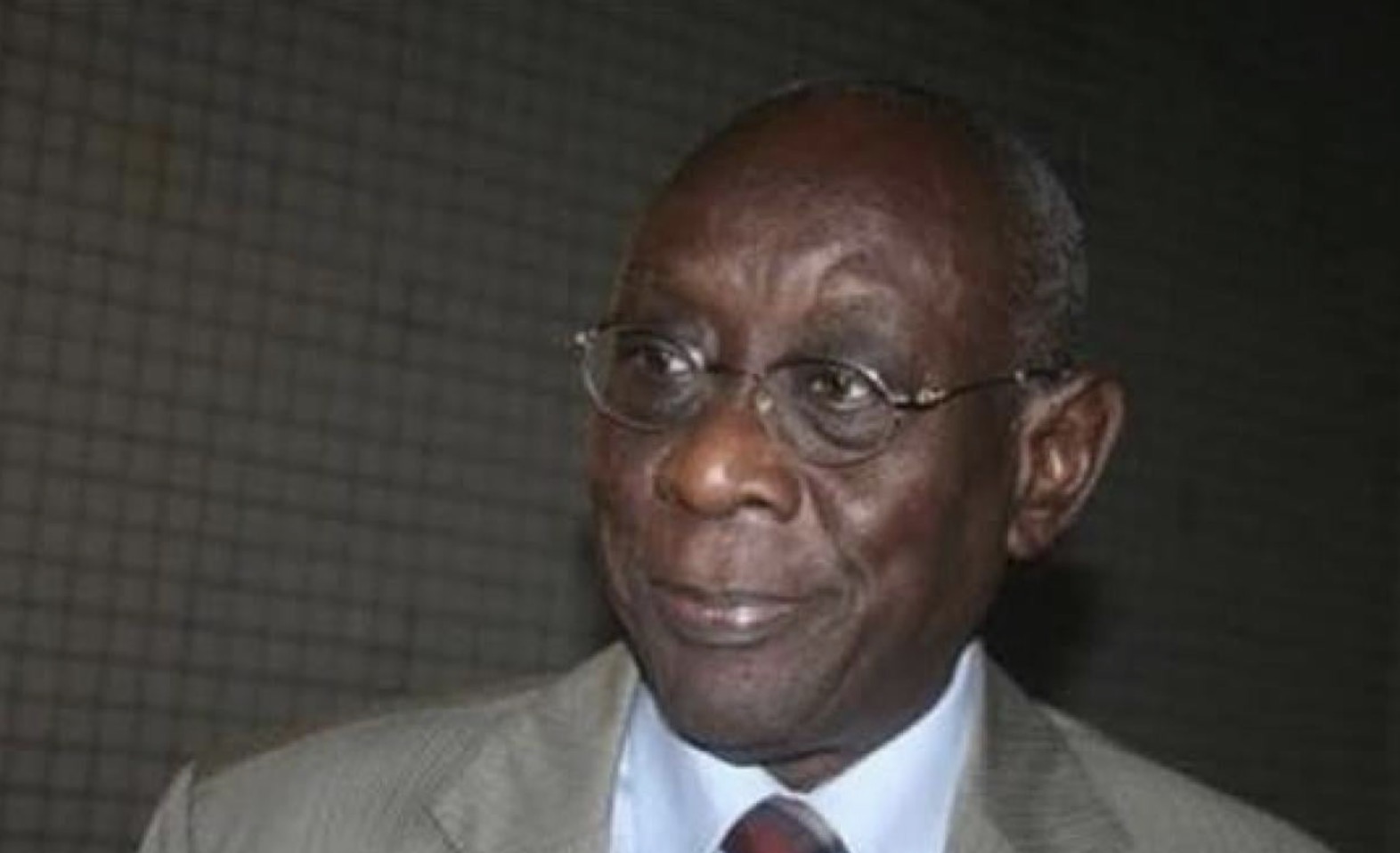 Disparition de Cheikh Hamidou Kane : L’APR salue la mémoire d’un « patrimoine vivant de l’humanité »