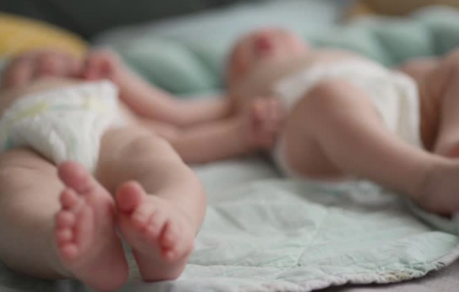 Drame à Pikine : Elle accouche en pleine rue, abandonne le bébé dans un sachet puis donne naissance à un second