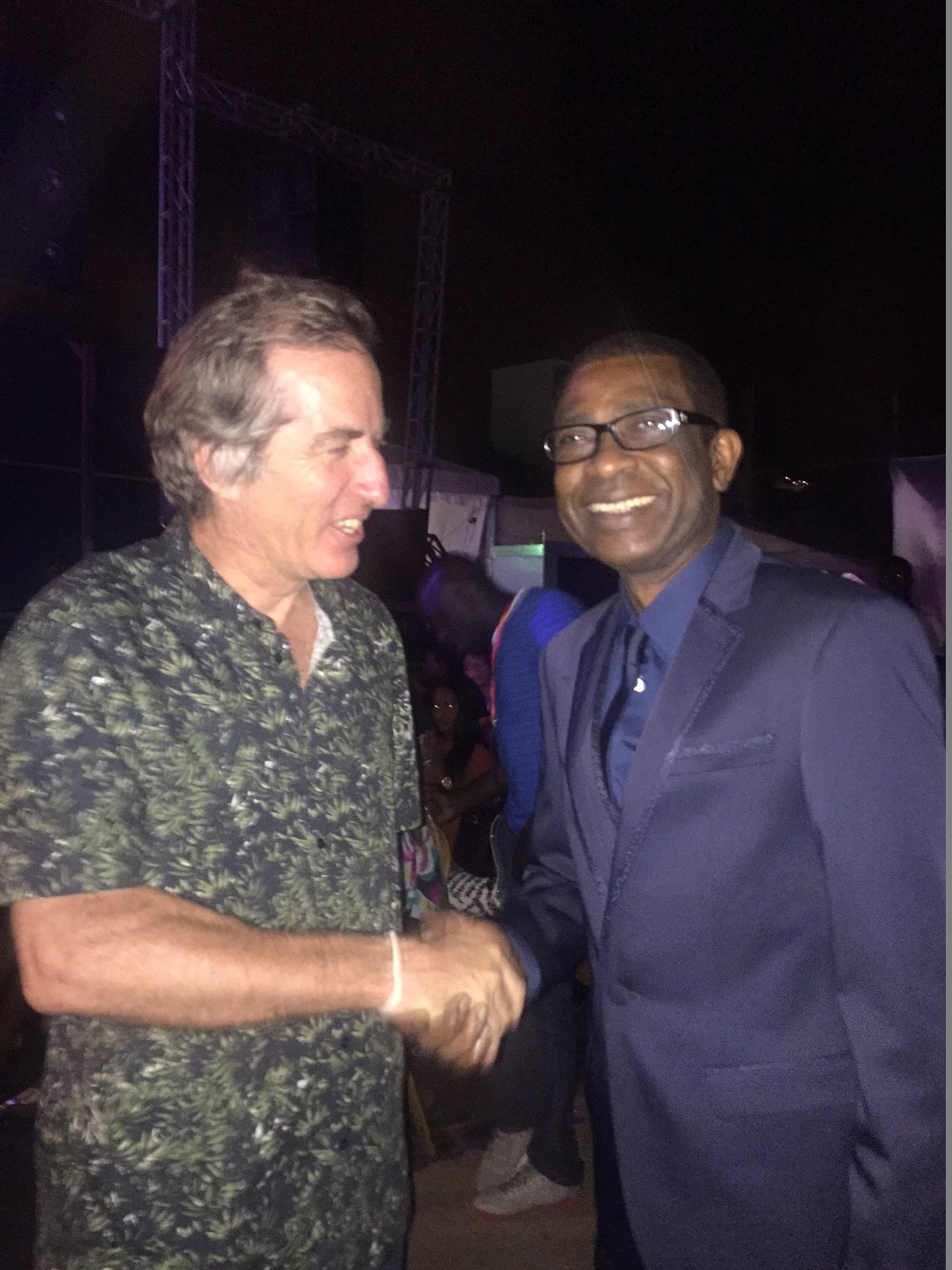 Youssou Ndour a offert à ses fans un grand concert au CICES en présence du nouvel ambassadeur de France au Sénégal, Christophe Bigot