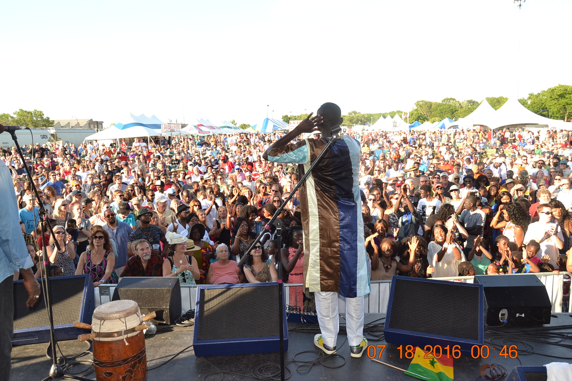 VIDÉO + PHOTOS : PAPE DIOUF ENFLAMME LE FESTIVAL MADISON WIsCONSIN DEVANT 27000 PERSONNES.