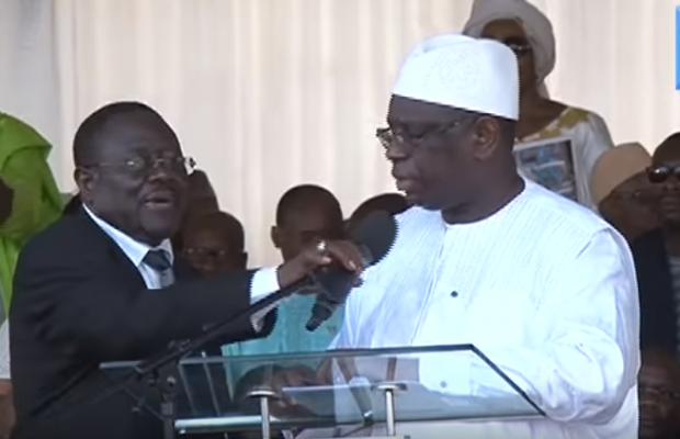 Vidéo: Mbaye Ndiaye coupe le discours de Macky pour …chanter. le président un peu gêné Regardez!