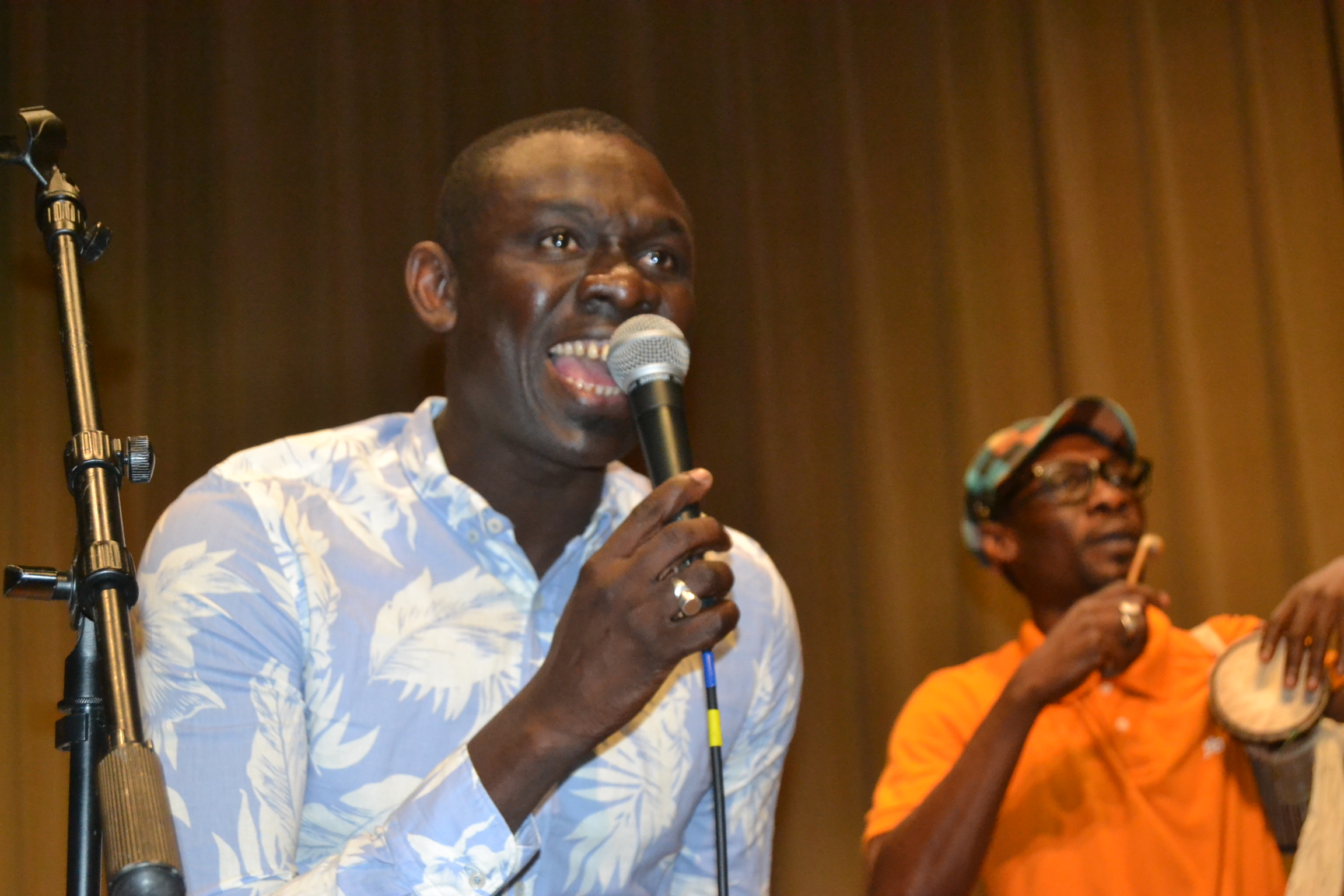 AMERICAN TOUR: Pape Diouf demontre sa force à Rhode Island avec l'association des cadres de l'APR.
