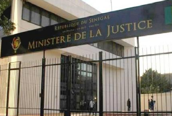Esquisses de solutions autour d’une crise : Avec une réforme en cours, le ministère de la Justice s'engage au dialogue