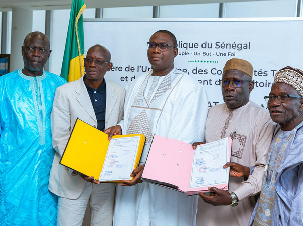 Collectivités territoriales : l'État et les syndicats signent un accord historique pour la revalorisation salariale mettant fin à trois ans de grève