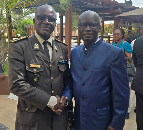 Oumar Pène honoré par les Armées : un hommage national à l’artiste du civisme et de la paix