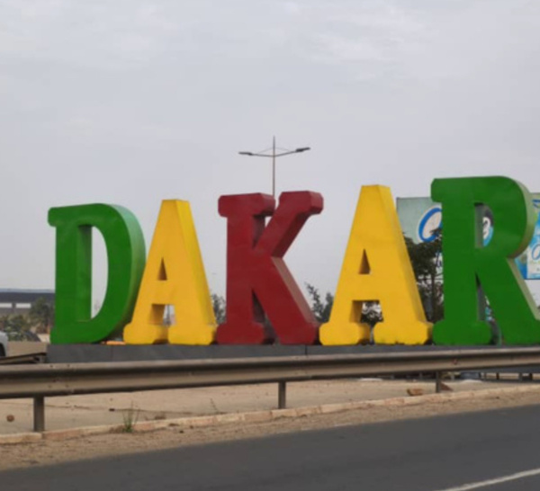 Jeux Olympiques de la Jeunesse 2026/ En hommage à l'hospitalité sénégalaise : Alhassane Ndiaye, artiste sénégalais offre son œuvre monumentale d'art à Abass Fall, Maire de la Ville de Dakar
