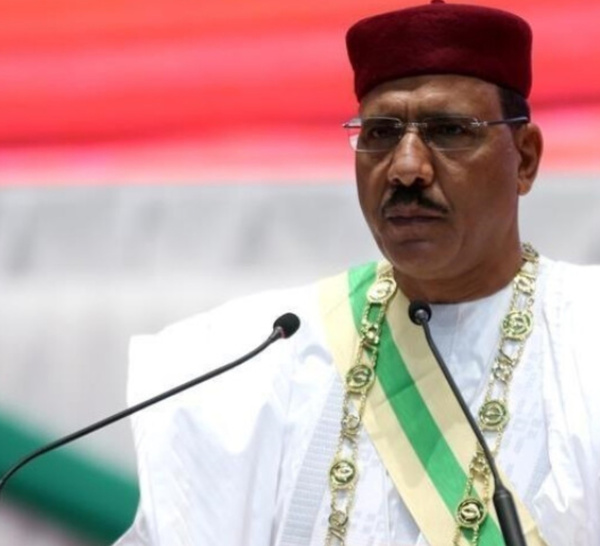 Le Collectif international pour la libération du président Bazoum demande le retrait du prix octroyé à l’ancien président du Niger, Issoufou Mohamadou