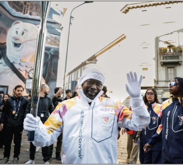 Avant les JOJ Dakar 2026 / Mamadou Diagna Ndiaye porte la flamme olympique à Milano Cortina : « C’est une fierté de représenter le Sénégal »