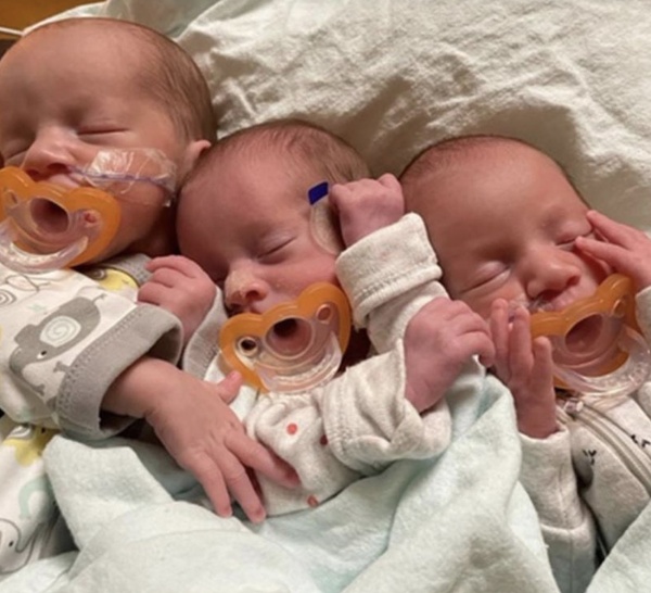 Suède : Une femme âgée de 50 ans donne naissance à des triplés