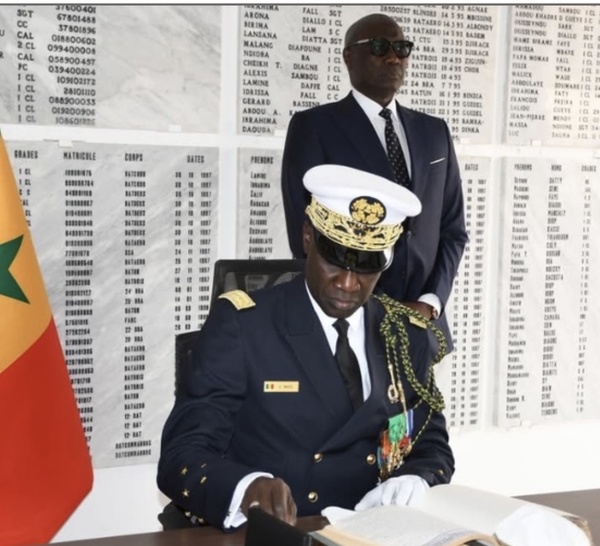 Le Vice-Amiral d’escadre Oumar Wade, officiellement installé dans ses fonctions de Chef d’état-major général des Armées (CEMGA)