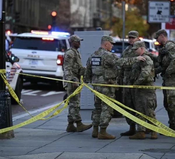 Le périmètre autour de la Maison Blanche bouclé après qu'une fourgonnette a forcé des barrières de sécurité (police)