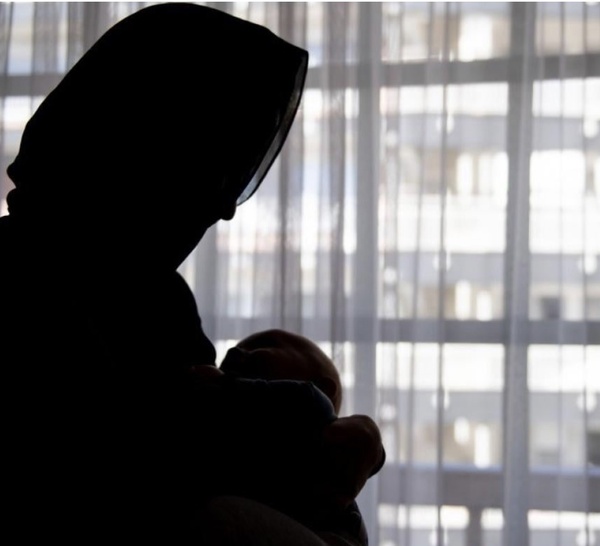 Mbour : une femme basée au Maroc fait croire à son mari qu’elle vit en Allemagne, ce dernier l’envoie en prison avec leur bébé