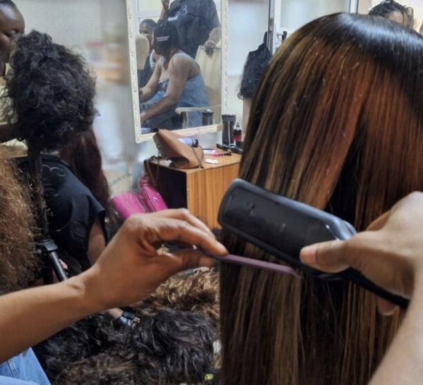 Alerte santé : Pourquoi vos mèches "naturelles" pourraient vous donner le cancer