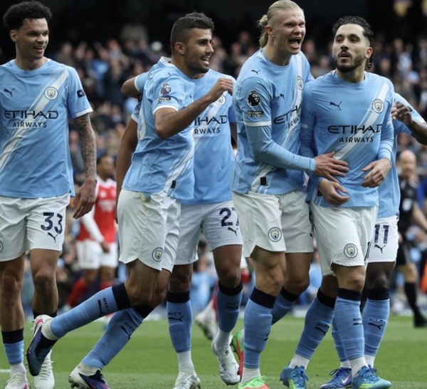 Premier League : Manchester City domine Arsenal et relance la course au titre