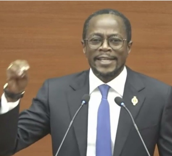 QUAND LE CLOWN EST PROCLAMÉ ROI, LE PALAIS DEVIENT UN CIRQUE (Par Abdou MBOW)