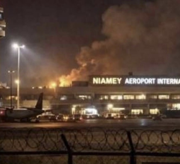 Niger: la branche sahélienne d'Al-Qaida revendique l'attaque meurtrière contre l'aéroport de Niamey