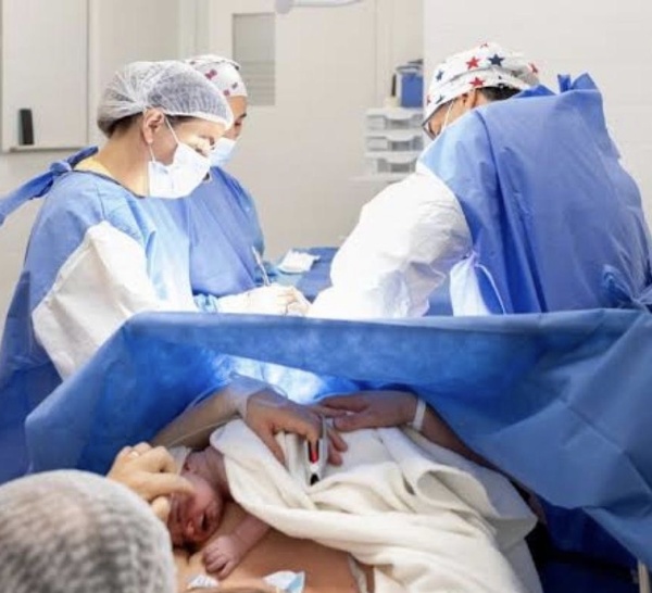 Accouchements par césarienne : la Turquie punit plus de 100 médecins (média)