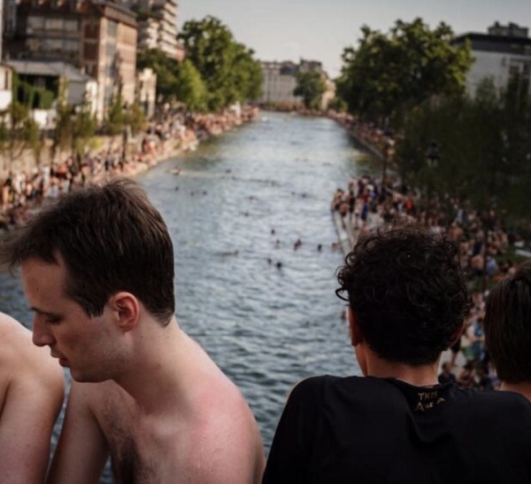 Canicule: la France suffoque, Paris et une vingtaine de départements voient rouge