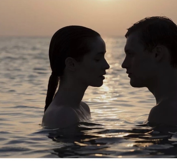 Faire l’amour dans l’eau : Les 4 précautions indispensables d’un sexologue pour éviter les mauvaises surprises