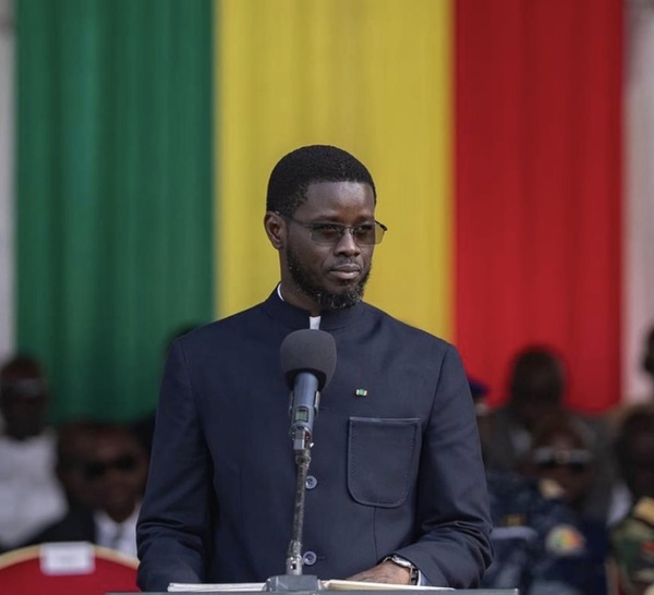 Diomaye Président : le groupe WhatsApp verrouillé, la grogne monte