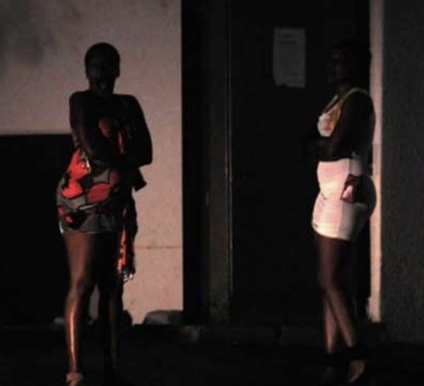 Poils pubiens, ongles, sang,... : la prostitution ou la destruction, le calvaire de quatre jeunes femmes dont deux enceintes