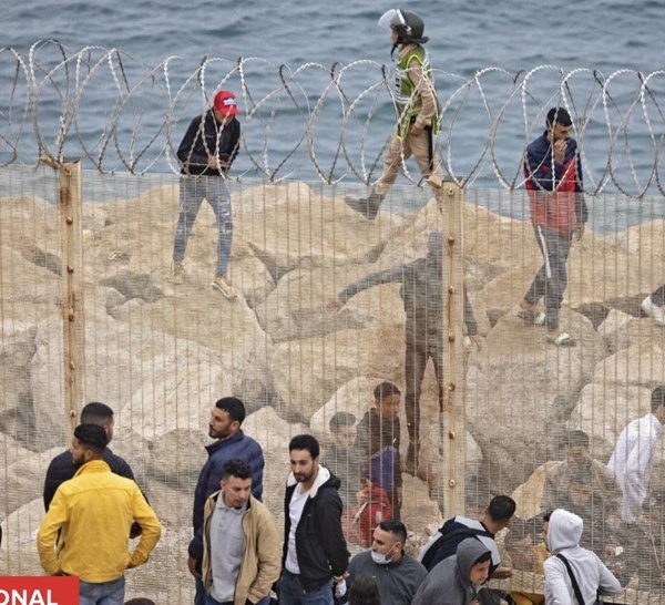 Espagne: 60.000 migrants ont passé la frontière entre le Maroc et Ceuta, l'équivalent de "70% de la population locale"