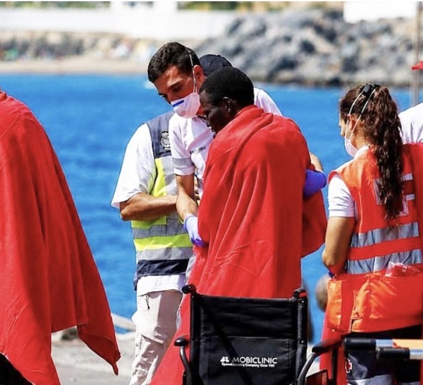 120 migrants partis du Sénégal, dont 32 mineurs et 13 femmes, secourus au large des îles de Tenerife