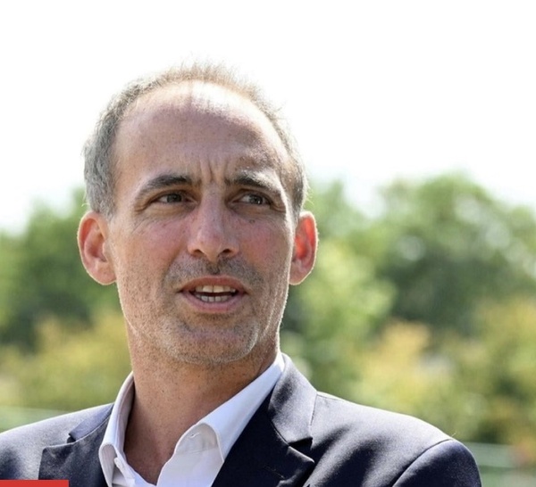 France : l'eurodéputé Raphaël Glucksmann élu candidat de la gauche sociale-démocrate à la présidentielle
