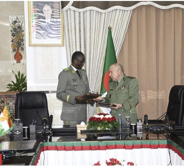 Le Niger et l’Algérie signent un protocole d’accord dans le domaine de la coopération militaire