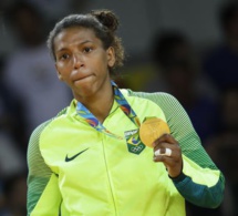 Il y a 4 ans, on traitait cette athlète de « singe » parce que « noire et originaire d'une favela ». Aujourd'hui, elle est championne olympique ! Une incroyable revanche sur la vie...