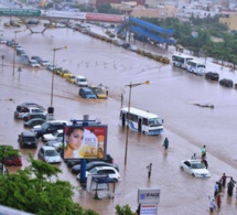 Pluies à Dakar: les routes encore inondées et la circulation bloquée