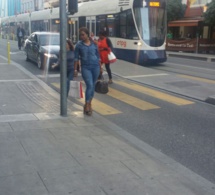 La patronne de NEYMANE COIFFURE de Dakar, Nene Diallo dans les rues de Genève.