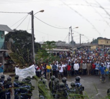 Vidéo: 200 arrestations au Gabon, le QG de Jean Ping bombardé, 2 morts – Regardez.