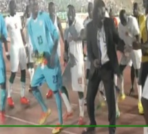 Vidéo: Aliou Cissé danse avec ses joueurs. Regardez