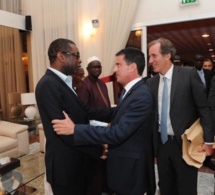 Youssou Ndour et le Premier Ministre Français Manuel Valls, vieux amis, que se sont-ils dit?