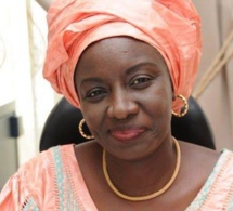 Mimi Touré démarre le 1er live Facebook du gouvernement et du staff de Macky Sall, modernisant ainsi sa communication de façon inattendue
