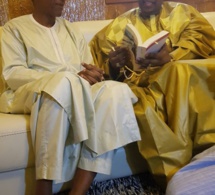 Abdoul Mbaye en visite chez la famille omarienne.