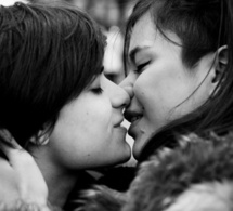 Deux adolescentes emprisonnées au Maroc pour s'être embrassées