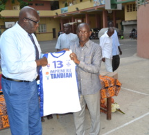 Don d'équipements sportifs, Baba Tandian apporte son soutien au J A.